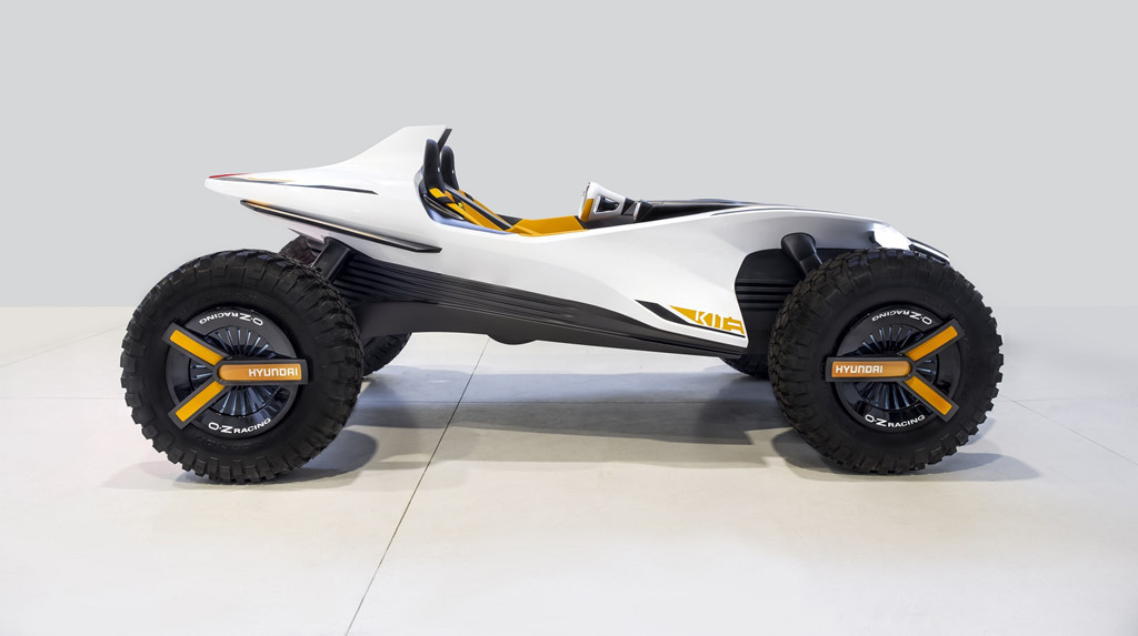 Dù đặc điểm kỹ thuật còn hạn chế nhưng Hyundai cho biết chiếc xe ý tưởng này có khung gầm đơn và dài 7.745 mm (147.4 inch) và cao 1.455 mm (57.2 inch). Hãng cũng tiết lộ chiếc xe được trang bị bốn động cơ điện không chổi than (động cơ đồng bộ nam châm vĩnh cửu) nằm bên trong bánh xe.