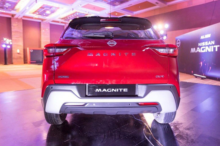Chỉ tính riêng trong 7 tháng đầu tiên của năm tài khóa 2022, hãng Nissan đã bán được 20.132 chiếc Magnite cho khách hàng Ấn Độ. Trung bình mỗi tháng, có khoảng 3.000 chiếc SUV hạng A này được bán ra. Có được kết quả ấn tượng kể trên một phần là nhờ trang bị và giá xe Nissan Magnite 2021 khá mềm.