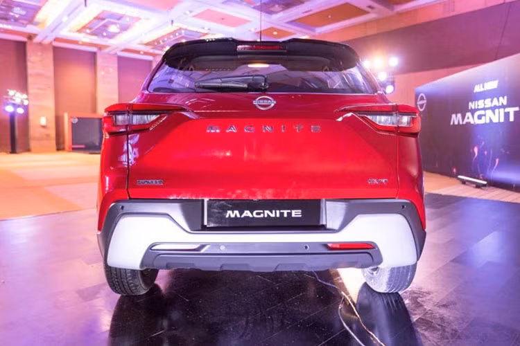 Chỉ tính riêng trong 7 tháng đầu tiên của năm tài khóa 2022, hãng Nissan đã bán được 20.132 chiếc Magnite cho khách hàng Ấn Độ. Trung bình mỗi tháng, có khoảng 3.000 chiếc SUV hạng A này được bán ra. Có được kết quả ấn tượng kể trên một phần là nhờ trang bị và giá xe Nissan Magnite 2021 khá mềm.
