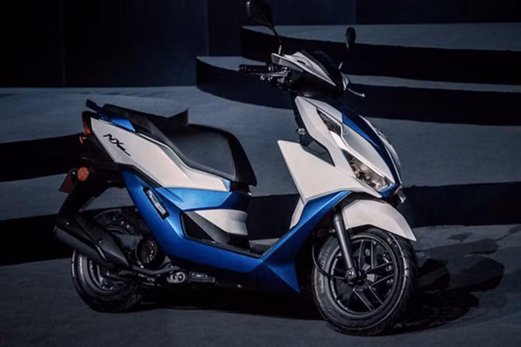 Về ngoại hình, mẫu xe ga Honda NX125 mới sở hữu kiểu dáng nhỏ gọn với phong cách thiết kế thể thao hầm hố. Dàn áo của xe có tạo hình khá giống với xe sportbike nhờ các đường nét sắc sảo và uốn lượn.