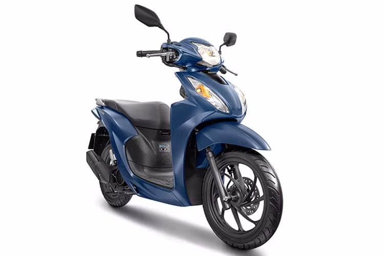 Cuối cùng là tất cả phiên bản của Honda Vision 2023 đều được bổ sung vân họa tiết độc đáo trang trí bo quanh tay lái và nắp hộp đựng đồ phía trước, tạo nét cá tính chỉ có riêng ở mẫu xe này.