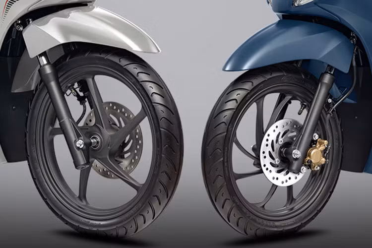 Về khả năng vận hành, Honda Vision mới sở hữu khối động cơ eSP 110cc, 4 kỳ, xi-lanh đơn được làm mát bằng không khí. Ngoài ra, Honda còn phát triển một bộ khung dập hàn laser thông minh thế hệ mới eSAF cứng cáp cho Vision nên xe có trọng lượng nhẹ hơn với độ bền cao, từ đó gia tăng trải nghiệm lái cho người dùng. 