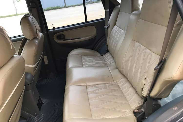 Điểm đặc biệt ở Kia Sportage đời đầu khi đây là mẫu xe đầu tiên trên thế giới được trang bị hệ thống túi khí cho đầu gối, tương tự cách mà Toyota trang bị cho các mẫu xe ngày nay. Tuy vậy, điểm số an toàn của Sportage thời đó chỉ đạt 1 sao từ tổ chức ANCAP uy tín của Úc.