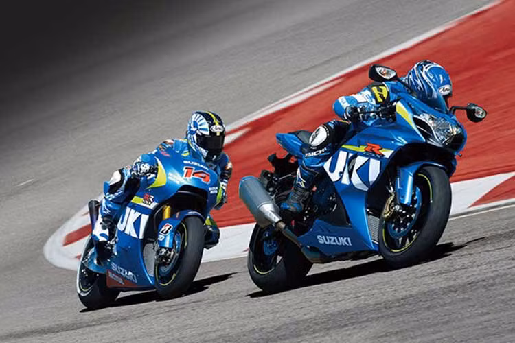 Hai mẫu xe dưới tầm R1000 này cũng chỉ có 2 chế độ lái thay vì 3 như trên mẫu flagship.