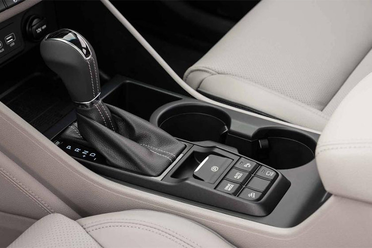 Nguồn cung cấp sức mạnh cho Hyundai Tucson 2019 tại thị trường Malaysia là 2 tùy chọn động cơ khác nhau. Thứ nhất là động cơ xăng 4 xi-lanh, hút khí tự nhiên, dung tích 2.0 lít tiêu chuẩn, sản sinh công suất tối đa 155 mã lực và mô-men xoắn cực đại 192 Nm. Sức mạnh được truyền tới bánh thông qua hộp số tự động 6 cấp.