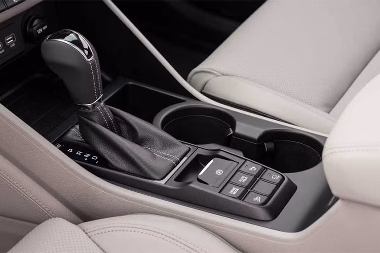 Nguồn cung cấp sức mạnh cho Hyundai Tucson 2019 tại thị trường Malaysia là 2 tùy chọn động cơ khác nhau. Thứ nhất là động cơ xăng 4 xi-lanh, hút khí tự nhiên, dung tích 2.0 lít tiêu chuẩn, sản sinh công suất tối đa 155 mã lực và mô-men xoắn cực đại 192 Nm. Sức mạnh được truyền tới bánh thông qua hộp số tự động 6 cấp.