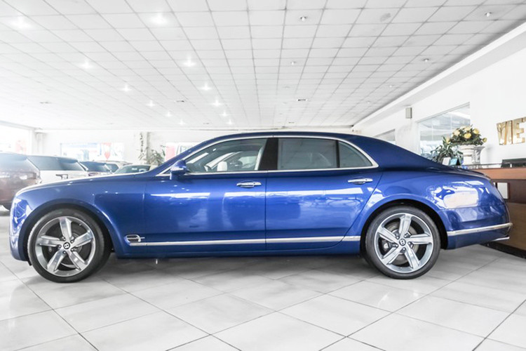 Vào năm 2017 một chiếc xe Mulsanne Speed tương tự nhưng phân phối chính hãng được khai báo mức giá 202.000 bảng Anh, tổng các khoản thuế mà chiếc xe phải nộp (khi làm thủ tục nhập khẩu) gần 13 tỷ đồng (64% thuế Nhập khẩu, 10% thuế Giá trị gia tăng; 60% thuế Tiêu thụ đặc biệt)... khiến cho mức giá &#x8;của xe vào khoảng 25 tỷ đồng.