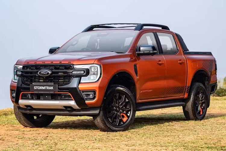 Toyota Hilux dat doanh so khung, nhung van thua Ford Ranger-Hinh-2