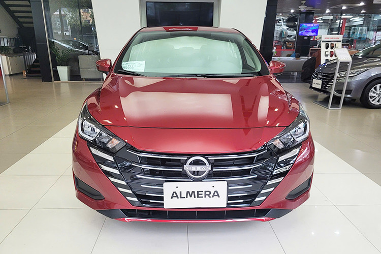 Công nghệ an toàn trên xe xuất hiện những tính năng tiên tiến của gói trợ lái nâng cao ADAS như cảnh báo điểm mù, cảnh báo phương tiện cắt ngang phía sau, phanh tự động khẩn cấp, cảnh báo va chạm trước, cảnh báo lệch làn và đèn chiếu xa thông minh. Ngoài ra, xe còn có camera 360 độ và cảm biến áp suất lốp.