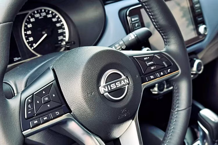 Cùng với đó là các trang bị đáng chú ý khác như màn hình cảm ứng trung tâm 8 inch, kết nối Apple CarPlay/Android Auto; đồng hồ thông tin dạng analog với màn hình TFT 7 inch...