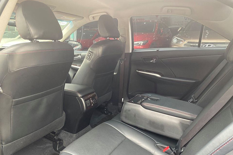 Cảm biến góc giúp xác định vật cản khuất tầm nhìn, phát tín hiệu cảnh báo hỗ trợ người điều khiển đánh lái phù hợp để lùi hoặc đỗ xe an toàn. Một thay đổi nhỏ khác về mức tiêu hao nhiên liệu của xe là mức tiêu hao nhiên liệu trên đường cao tốc của xe tăng từ 5,7 lên 5,8 lít/100 km, do đó mức hỗn hợp cũng tăng từ 7,3 lít lên 7,4 lít/100 km.