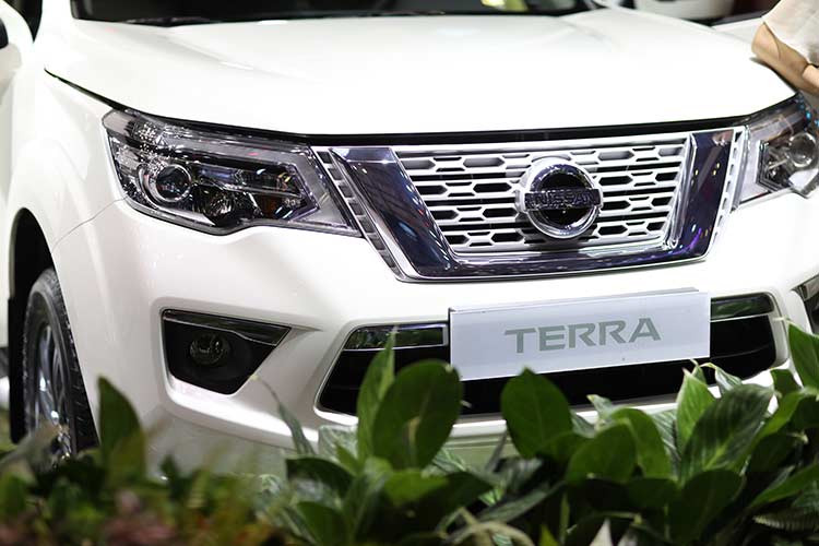 Kế thừa di sản hơn 60 năm dòng xe SUV của Nissan cùng thiết kế mạnh mẽ, gai góc nhưng không kém phần hiện đại và khỏe khoắn, Nissan Terra là sự kết hợp hoàn hảo giữa hiệu suất động cơ mạnh mẽ, sự tiện nghi, rộng rãi cùng công nghệ “Chuyển động thông minh” của Nissan cho phép khách hàng tự tin trải nghiệm mọi hành trình.