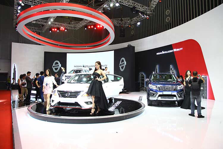 Xe được trang bị hàng loạt công nghệ Chuyển động thông minh của Nissan mang lại cảm giác an toàn và tự tin hơn cho người lái như hệ thống cảnh báo làn đường, cảnh báo điểm mù, hệ thống cảnh báo va chạm, hệ thống camera quan sát xung quanh, màn hình hỗ trợ lái tiên tiến và tính năng hỗ trợ khởi hành ngang dốc, tính năng kiểm soát đổ đèo...