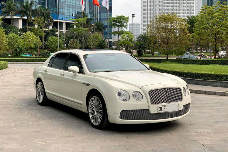 Những chiếc xe siêu sang Bentley Continental Flying Spur hiện đã lăn bánh khá nhiều tại thị trường Việt Nam. Đáng chú ý là những phiên bản đời đầu và cũ cũng không hề nhỏ, chính vì vậy một số chủ nhân đã quyết định tân trang lại ngoại thất thông qua những gói độ bodykit nhằm đem lại sự mới mẻ cho "căn nhà di động" của mình.