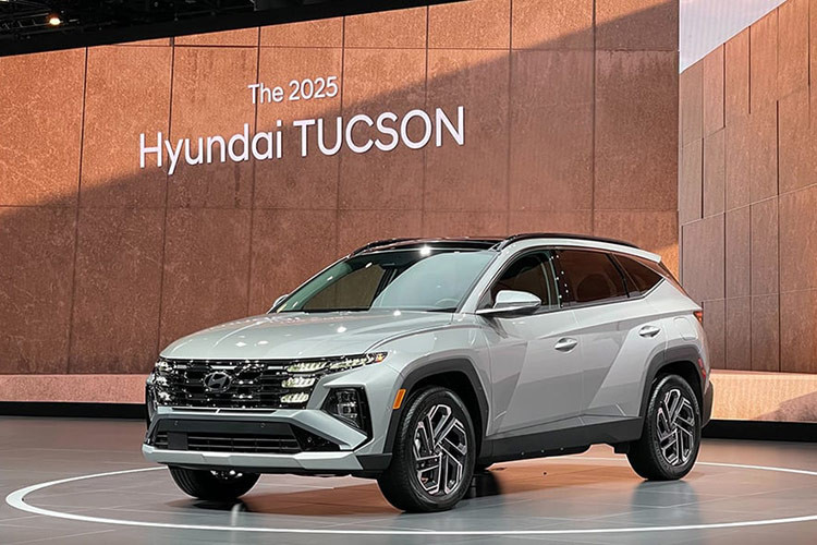 Mới đây, hãng Hyundai đã công bố doanh số của mình trong quý III năm 2024 ở thị trường Mỹ. Trong đó, đáng chú ý nhất là doanh số của mẫu SUV cỡ nhỏ Hyundai Tucson thế hệ mới. Cụ thể, trong quý III năm nay, người tiêu dùng Mỹ đã mua tổng cộng 53.801 chiếc Tucson, tăng 2% so với cùng kỳ năm ngoái.