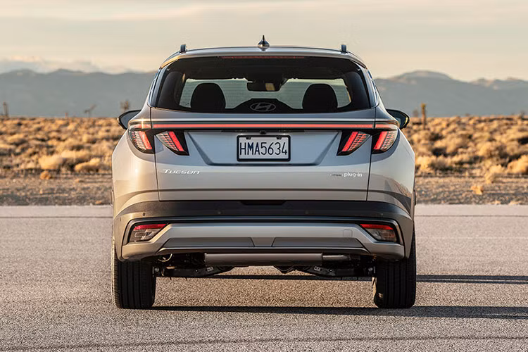 Trong khi đó, thương hiệu Chrysler bán được 22.482 chiếc xe trong 3 tháng vừa qua, giảm đến 47% so với cùng kỳ năm ngoái. Tuy là thương hiệu xe khá lớn và lâu đời tại thị trường Mỹ nhưng Chrysler lại sở hữu doanh số còn không bằng 1 mẫu xe của Hyundai.