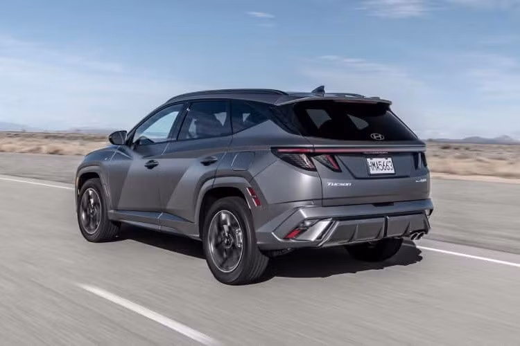 Riêng mẫu ôtô điện Hyundai Ioniq 5 sở hữu doanh số 11.590 xe trong quý III năm nay, giảm nhẹ 1%. Trong khi đó, mẫu ô tô điện Hyundai Ioniq 6 giảm doanh số đến 57% xuống còn 2.185 xe.