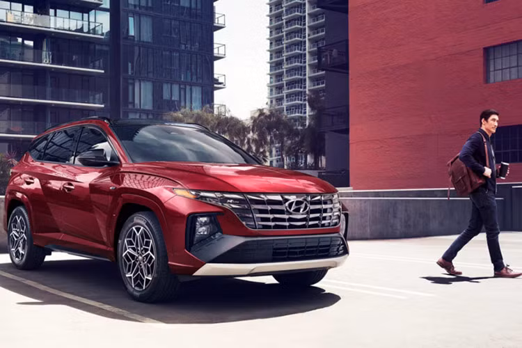Mẫu xe bán chạy nhất của Hyundai tại thị trường Mỹ trong quý III năm 2024 chính là Tucson. Đứng thứ 2 là Elantra với doanh số 39.329 xe, tăng trưởng 21%. Tiếp theo đó là Palisade với 28.045 xe, tăng trưởng 44%. Trong khi đó, doanh số của Hyundai SantaFe lại giảm 23% xuống còn 27.059 xe, dù phiên bản hybrid đạt kết quả bán hàng kỷ lục. 