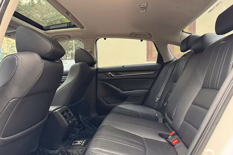 Dưới nắp ca-pô, xe sử dụng động cơ 1.5L tăng áp, sản sinh 188 mã lực và 260 Nm mô-men xoắn, đi kèm hộp số CVT vô cấp, giúp mang lại trải nghiệm lái mượt mà.