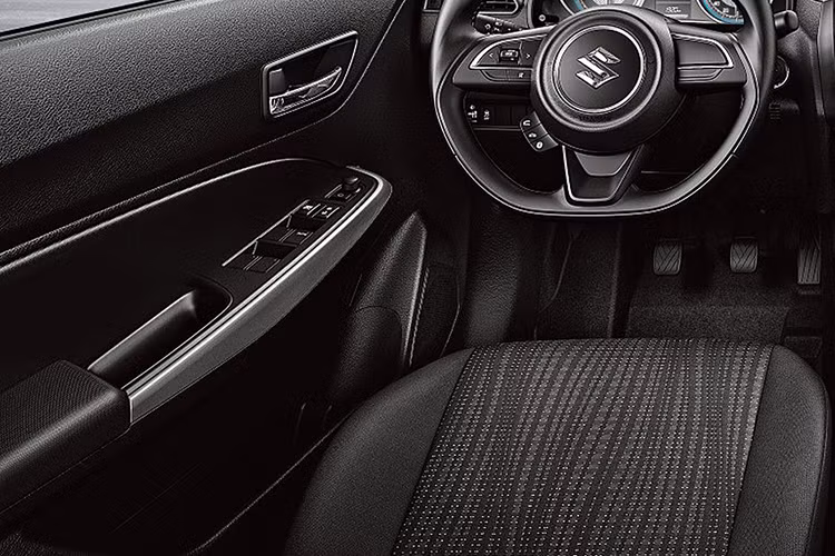 Nằm bên dưới nắp ca-pô của Suzuki Swift phiên bản sedan tại thị trường Ấn Độ là động cơ xăng DualJet, Dual VVT, 4 xi-lanh, dung tích 1,2 lít, tạo ra công suất tối đa 90 mã lực tại tua máy 6.000 vòng/phút và mô-men xoắn cực đại 113 Nm tại tua máy 4.400 vòng/phút. Đây là động cơ đầu tiên trong phân khúc sedan cỡ B tại Ấn Độ đi kèm tính năng Start-Stop giúp tiết kiệm nhiên liệu hơn.