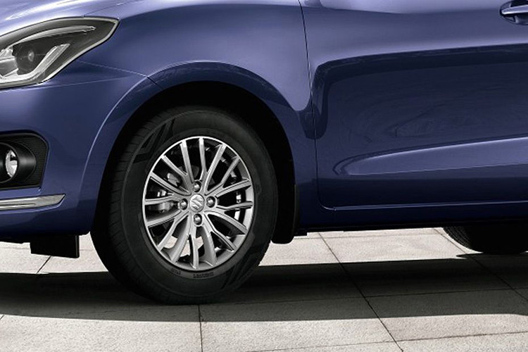 Ở phiên bản cũ, Suzuki DZire tiêu thụ lượng xăng trung bình là 21,21 km/lít (4,71 lít/100 km) dù dùng hộp số sàn hay tự động. Con số tương ứng của Suzuki DZire 2020 là 23,26 km/lít (4,29 lít/100 km) với bản số sàn và 24,12 km/lít (4,14 lít/100 km) với bản số tự động. Với những con số này, đây chính là mẫu xe tiết kiệm xăng nhất phân khúc.