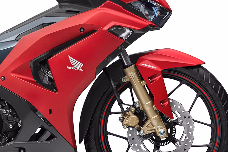 Wiinner X 2022 tiếp tục duy trì hệ thống chống bó cứng phanh ABS cho bánh trước trên hai phiên bản Đặc biệt và Thể thao. Phanh hoạt động hiệu quả khi người lái bóp phanh trước, giúp ổn định tư thế của xe bằng cách chống khóa cứng bánh xe, đặc biệt trong điều kiện đường trơn ướt, gồ ghề hoặc phanh gấp ở tốc độ cao. ABS được tin tưởng là tính năng đem lại sự hài lòng cao, mang lại cảm giác lái an toàn trên mọi hành trình.