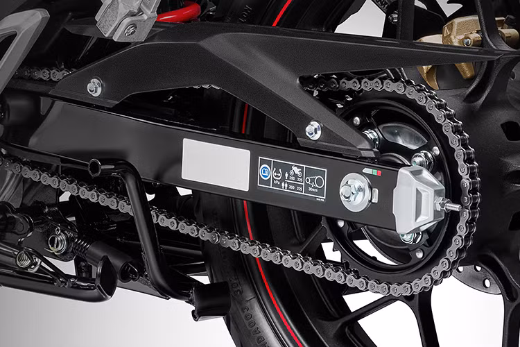 Với động cơ hiệu suất cao, kết hợp cùng âm thanh pô xe cải tiến mới đầy uy lực, Winner X thế hệ mới tiếp tục gây ấn tượng với người dùng bằng cảm giác lái đầy phấn khích. Xe không chỉ đem đến sự tăng tốc mạnh mẽ ở dải tốc độ thấp (từ 0 đến 200m chỉ trong 10.9 giây) mà còn giúp người lái cũng có thể tận hưởng cảm giác tăng tốc mượt mà ở dải tốc độ cao.