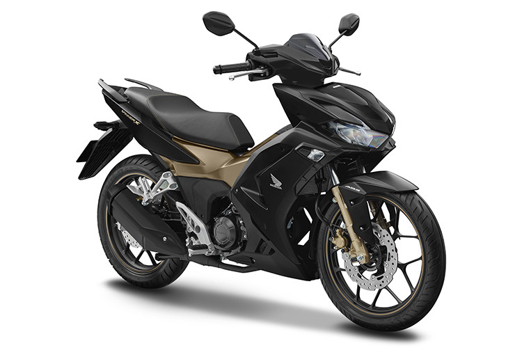 Trước đó, Honda Winner X có giá 46,09-50,09 triệu đồng. Bản tiêu chuẩn có giá không đổi, trong khi bản cao cấp nhất của Winner X tăng nhẹ. Việc giữ nguyên mức giá khởi điểm như bổ sung thêm trang bị sẽ là điểm cộng của Winner X trong cuộc đua doanh số với mẫu xe Exciter của Yamaha.