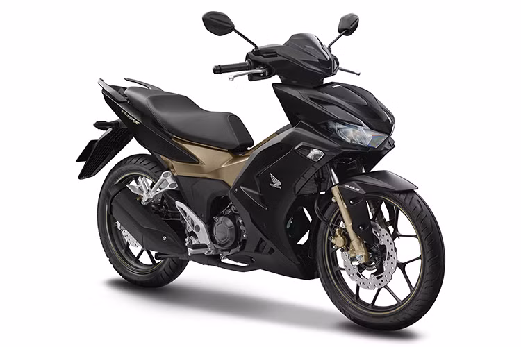 Trước đó, Honda Winner X có giá 46,09-50,09 triệu đồng. Bản tiêu chuẩn có giá không đổi, trong khi bản cao cấp nhất của Winner X tăng nhẹ. Việc giữ nguyên mức giá khởi điểm như bổ sung thêm trang bị sẽ là điểm cộng của Winner X trong cuộc đua doanh số với mẫu xe Exciter của Yamaha.