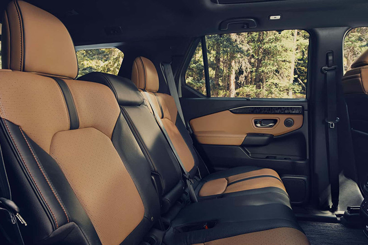 Tất cả các phiên bản của Honda Passport 2026 đều được trang bị gói công nghệ an toàn Honda Sensing, bao gồm hàng loạt tính năng hỗ trợ lái tiên tiến như: Kiểm soát hành trình thích ứng. Giám sát điểm mù. Hỗ trợ giữ làn đường. Hỗ trợ lái xe khi tắc đường. Nhận diện biển báo giao thông.