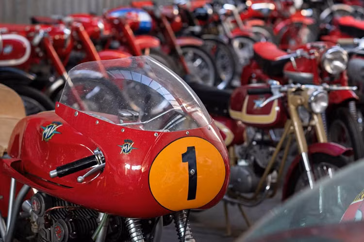 Thậm chí những chiếc xe này còn được cấp chứng chỉ xe đạt chuẩn bởi bảo tàng MV Agusta. Rất nhiều mẫu xe trong số này còn được làm thủ công bởi chính tay Arturo Magni, kỹ sư kiêm giám đốc kỹ thuật đầu tiên của MV Agusta.