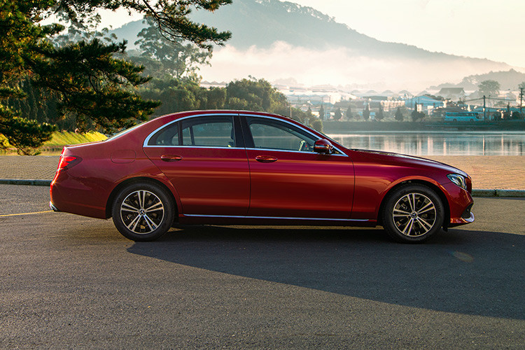 Với việc ra mắt Mercedes-Benz E180 2020 mới, MBV cho biết muốn hướng phiên bản này phục vụ mục đích chuyên chở VIP, đưa đón khách sạn/khu nghỉ dưỡng 5 sao hay dành cho các doanh nghiệp vừa và nhỏ.