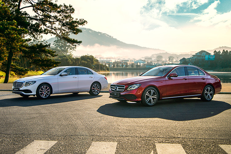 E200 Exclusive 2020 có giá bán 2,29 tỷ đồng và E300 AMG có giá 2,920 tỷ đồng. Giá bán này sẽ là thách thức lớn cho các đối thủ như Lexus ES 250 (2,540 tỷ đồng) và BMW 520i (2,099 tỷ đồng) trên thị trường. 