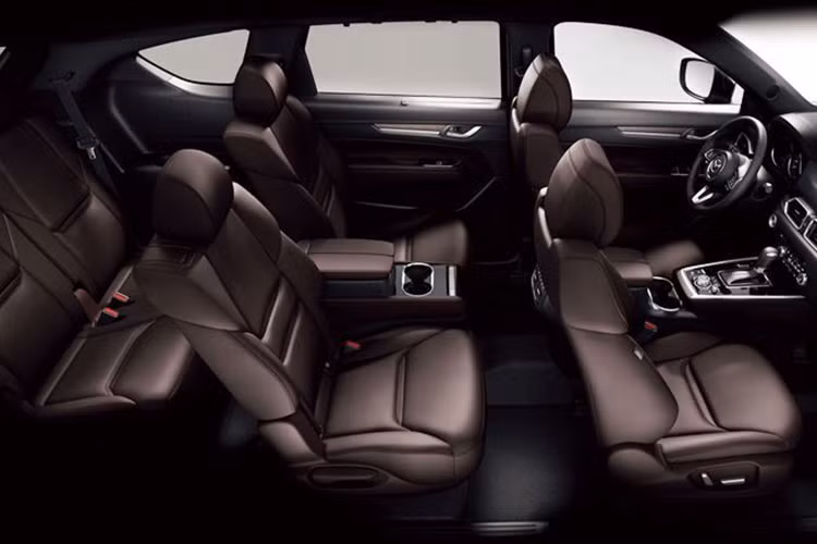 Các trang bị an toàn trên mẫu xe Mazda CX-8 7 chỗ ngồi sẽ bao gồm; hệ thống 6 túi khí, hệ thống kiểm soát ổn định động năng (DSC), hệ thống phanh ABS, phân phối lực phanh điện tử EBD, hỗ trợ phanh khẩn cấp, hệ thống kiểm soát lực kéo, hỗ trợ khởi hành ngang dốc cũng là một trong những điểm nổi bật của xe.