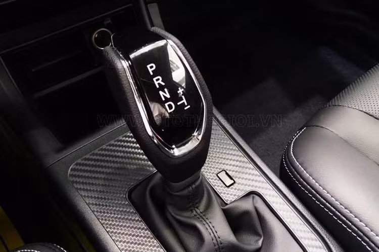 Tại thị trường ôtô Việt Nam, mẫu xe sedan hạng C - Luxgen S3 Eco Hyper 1.6 AT này được định vị là "đối thủ" trực tiếp của các mẫu xe Hàn Quốc và Nhật Bản như; Mazda3, Kia Cerato, Hyundai Elantra và thậm chí cả mẫu xe đình đám Toyota Corolla Altis.