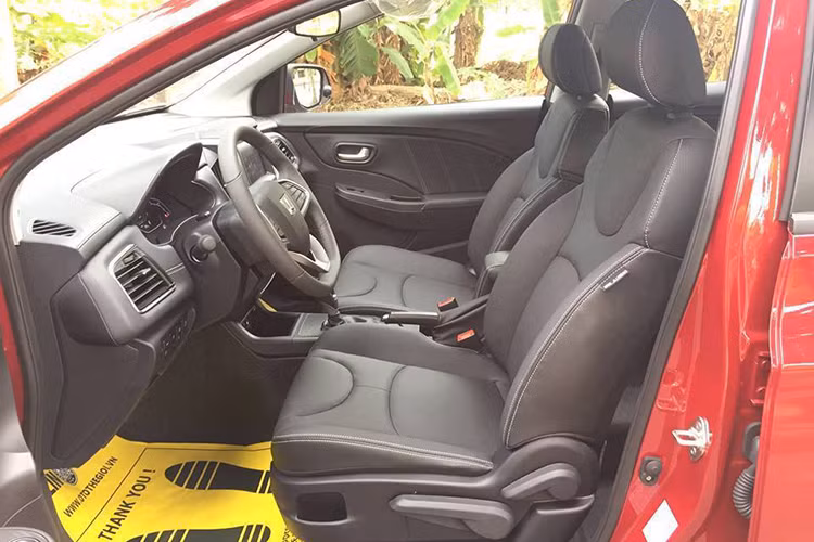 Các tính năng an toàn của xe khá đầy đủ với Hệ thống cân bằng điện tử ESC, Hệ thống phanh chống bó cứng ABS, Hệ thống phân bổ lực phanh điện tử EBD, Hệ thống hỗ trợ phanh khấn cấp BAS, Hệ thống ưu tiên lực phanh BOS,Hệ thống ga điện tử ETC. hệ thống an toàn 6 túi khí.