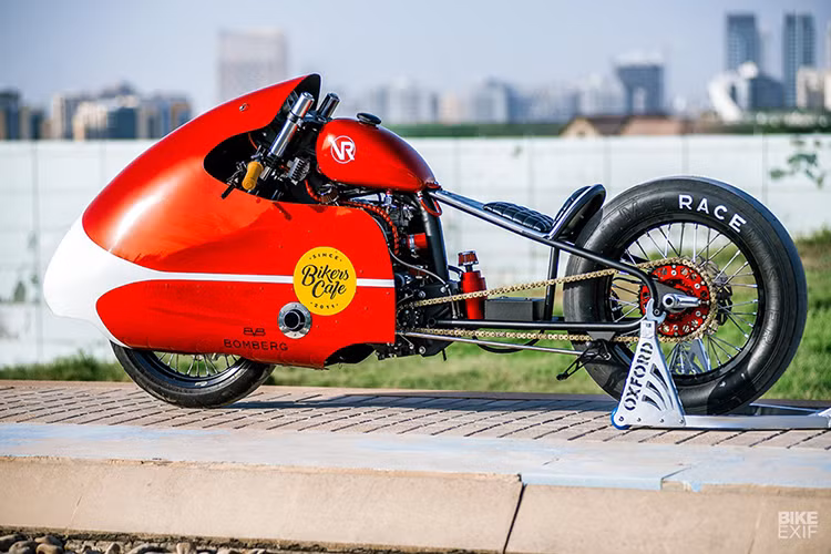 “Tất cả những bản độ của chúng tôi trước giờ đều được dựng lên phục vụ cho mục đích đua xe và chạy track” – Marc chia sẻ. “Và đó chính là điểm tinh túy của VR Customs.” Đay cũng hiện đang là chiếc xe môtô giao pizza nhanh nhất Thế giới tính đến thời điểm hiện tại.