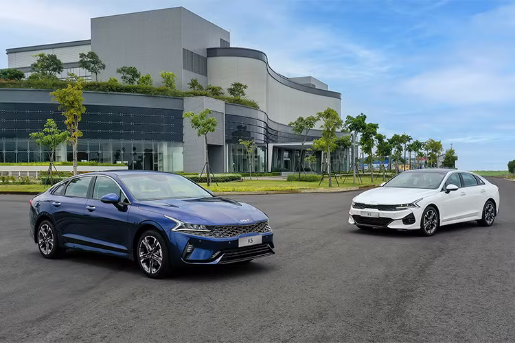 Sở hữu doanh số ngang bằng với Toyota Alphard là Kia K5. So với tháng 12/2024, doanh số của mẫu xe Hàn Quốc này giảm 33,3%. Đây là mẫu sedan hạng trung thứ 2 góp mặt trong top 10 này, sau Honda Accord.