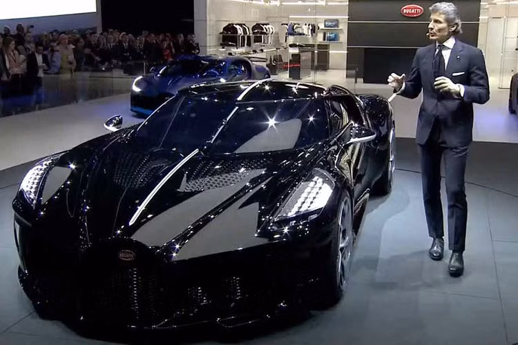 Vào năm 2013, Bugatti Type 57SC Atlantic từng được mệnh danh là chiếc xe cổ đắt nhất thế giới khi có giá lên đến 30 - 40 triệu USD. Sau 6 năm, tại triển lãm Ô tô Geneva 2019, hãng Bugatti tiếp tục tung ra một chiếc xe đắt nhì nhất thế giới nữa mang tên Bugatti La Voiture Noire mới.