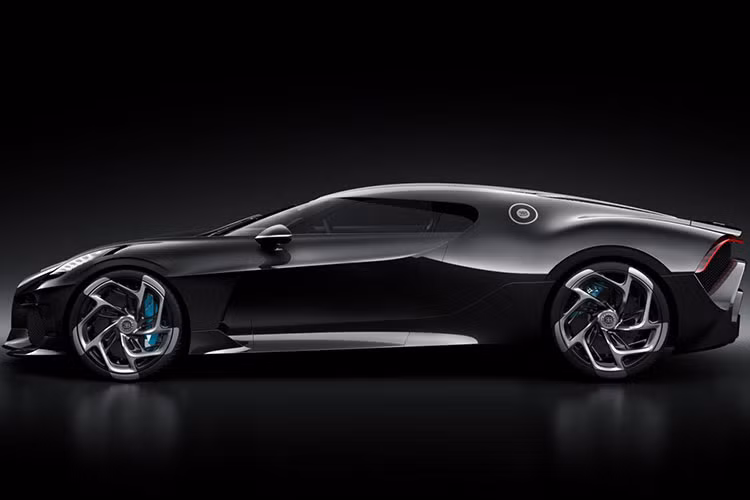 Trong tiếng Pháp, cái tên "La Voiture Noire" vốn có nghĩa là "chiếc xe màu đen". Theo ông Stephan Winkelmann, CEO của hãng Bugatti, La Voiture Noire là "chiếc siêu xe GT tối thượng". La Voiture Noire trên thực tế được ra đời từ Bugatti Chiron nhưng có thêm phần thân vỏ vô cùng ấn tượng.
