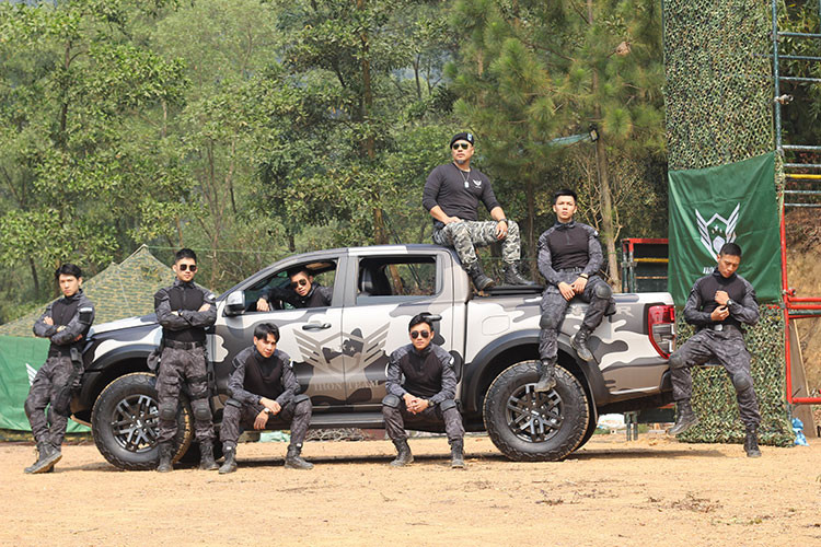 Ford Raptor tien ty do dang dan 