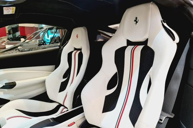 Ferrari F8 Spider sở hữu động cơ V8, tăng áp kép, dung tích 3.9L, tạo ra công suất tối đa 711 mã lực và mô-men cực đại 770 Nm, đi kèm hộp số tự động ly hợp kép 7 cấp. Nhờ đó, F8 Spider có thể tăng tốc lên 100 km/h từ vị trí đứng yên trong thời gian chỉ 2,9 giây, 0 - 200 km/h trong 8,4 giây trước khi đạt vận tốc tối đa 325 km/h khi mở mui và 340 km/h khi đóng mui.