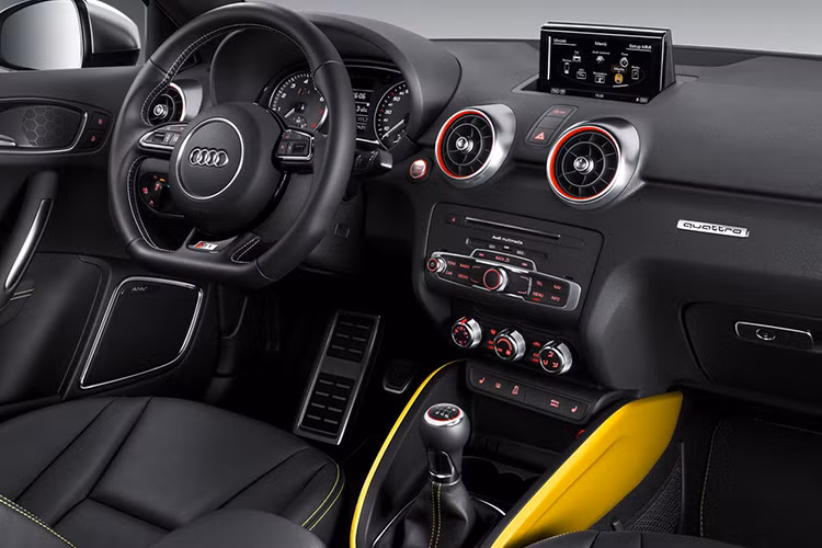 Audi RS1 được trang bị động cơ dung tích 2.0 lít, 4 xi-lanh tăng áp, đang được dùng trên nhiều dòng Audi. Cỗ máy này được thiết kế lại các van và trục cam nhằm tăng công suất lên 280 mã lực. Ngoại hình cũng hầm hố hơn nhờ hệ thống cánh gió và cánh mũi.