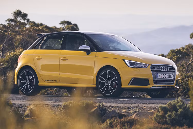 Không giống như A1 Quattro có giá lên tới 40.000 bảng và chỉ duy nhất phiên bản tay lái thuận, Audi RS1 sẽ được bổ sung tay lái nghịch nhằm phổ biến tới nhiều thị trường hơn nữa, bên cạnh đó nó sẽ là đối thủ đầy tiềm năng của MINI Cooper.