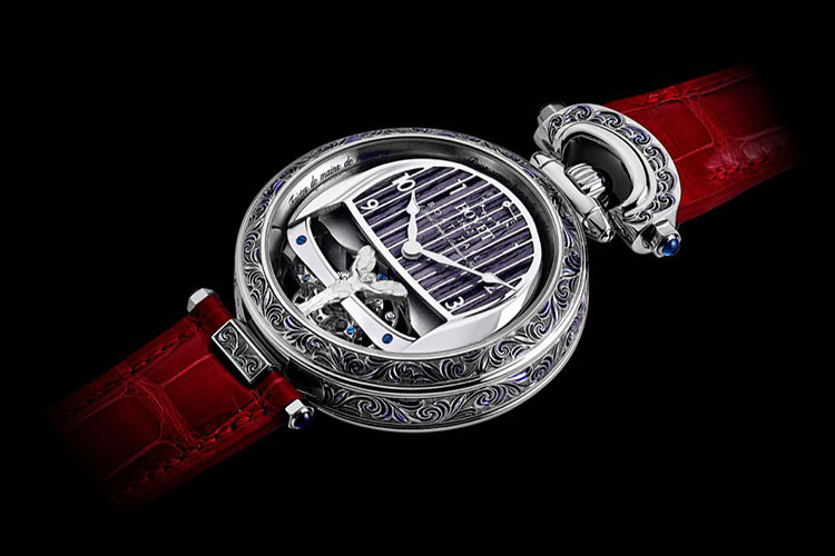 Ngoài ra, trong chiếc Rolls-Royce Boat Tail còn có vị trí được thiết kế riêng để đặt cặp đôi đồng hồ Bovet Tourbillon Boat Tail. Để đảm bảo tính chính xác, các nghệ nhân của Bovet đã trang bị thêm Tourbillon để đảm bảo sự ổn định và tính chính xác của bộ máy cơ khí bên trong ngay cả khi xe di chuyển trên những cung đường.