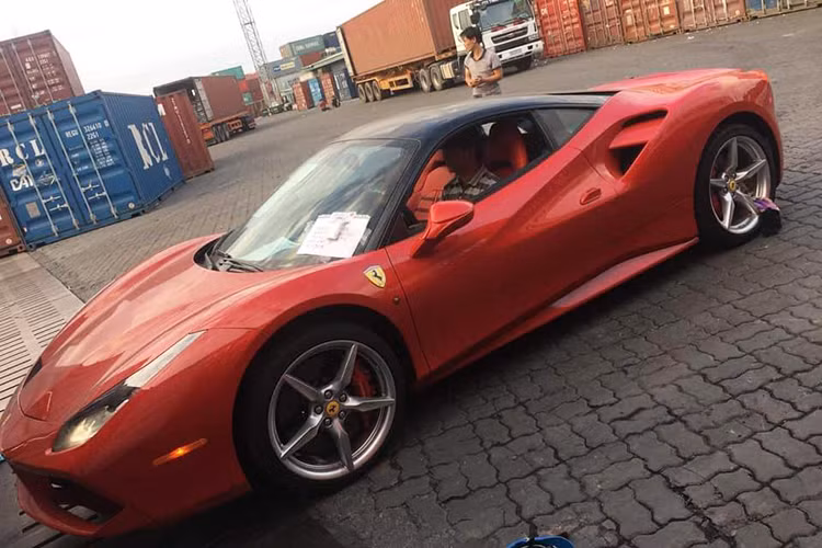 Tại thị trường Mỹ, Ferrari 488 GTB có giá khoảng 242.000 USD, tương đương với giá 458 thời mới được giới thiệu. Mức giá của mẫu siêu xe này tại một số đơn vị nhập khẩu tư nhân tại Việt Nam khi mới đưa về vào năm 2016 khoảng 15 tỷ đồng (sau khi chịu các khoản thuế và phí).