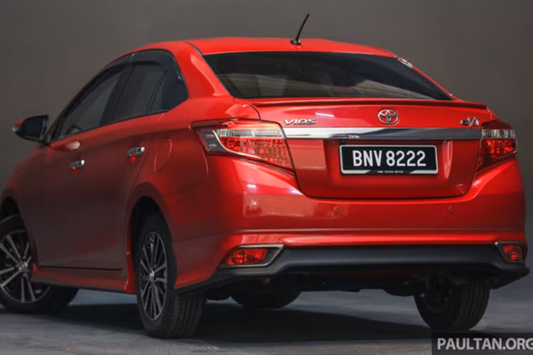 Vios phiên bản 2016 được bán với giá khởi điểm 76.500 RM (khoảng 414,6 triệu đồng). Đây là giá bán của Vios bản 1.5J tiêu chuẩn sử dụng số sàn. Trong khi đó, bản này đi kèm hộp số tự động sẽ có mức giá nhỉnh hơn một chút khoảng 79.800 RM (432,5 triệu đồng).