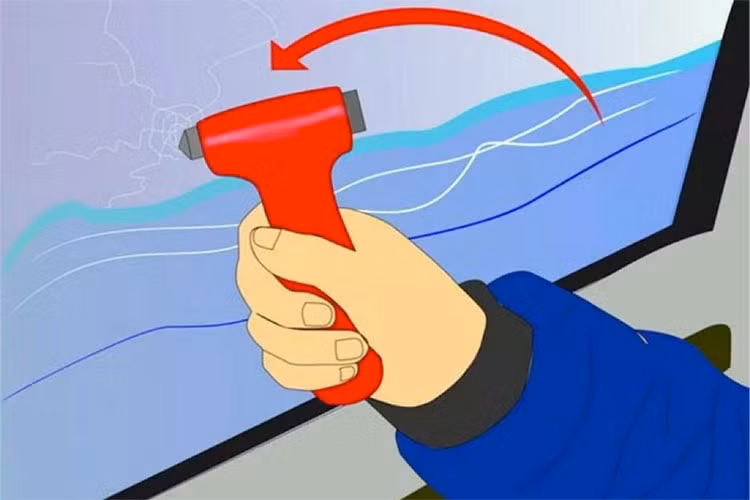 Thêm vào đó, áp lực của hàng tấn nước xung quanh sẽ ép chặt cửa ra vào (cho đến khi áp suất trong/ngoài xe – tức là nước đã vào đầy bên trong xe) nên việc mở cửa chính không hề đơn giản và bạn sẽ mất rất nhiều thời gian làm tăng thêm sự hoảng loạn. Do vậy, một số hãng xe cao cấp đã thêm hệ thống an toàn vào sản phẩm của mình: tự động mở cửa kính khi rát hiện xe bị ngập nước (năm 2008 trong số hàng chục xe sang bị ngập trong hầm xe, có một chiếc xe của Nhật Bản tại chung cư C6 Mỹ Đình 1 đã tự hạ kính khi bị nước mưa ngập).