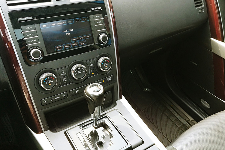 Trang bị an toàn trên xe so với "đàn em" Mazda CX-8 cũng nhỉnh hơn, bao gồm: 6 túi khí an toàn, hệ thống chóng bó phanh ABS, EBD, hỗ trợ phanh, hệ thống cân bằng điện tử, hỗ trợ người lái i-ActivSense, cảnh báo điểm mù, kiểm soát hành trình, giữ làn, kiểm soát đèn pha,...