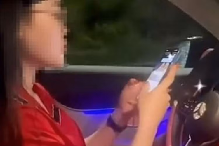 Day la nhung loi pho bien nhat cua phu nu khi lai xe oto-Hinh-3